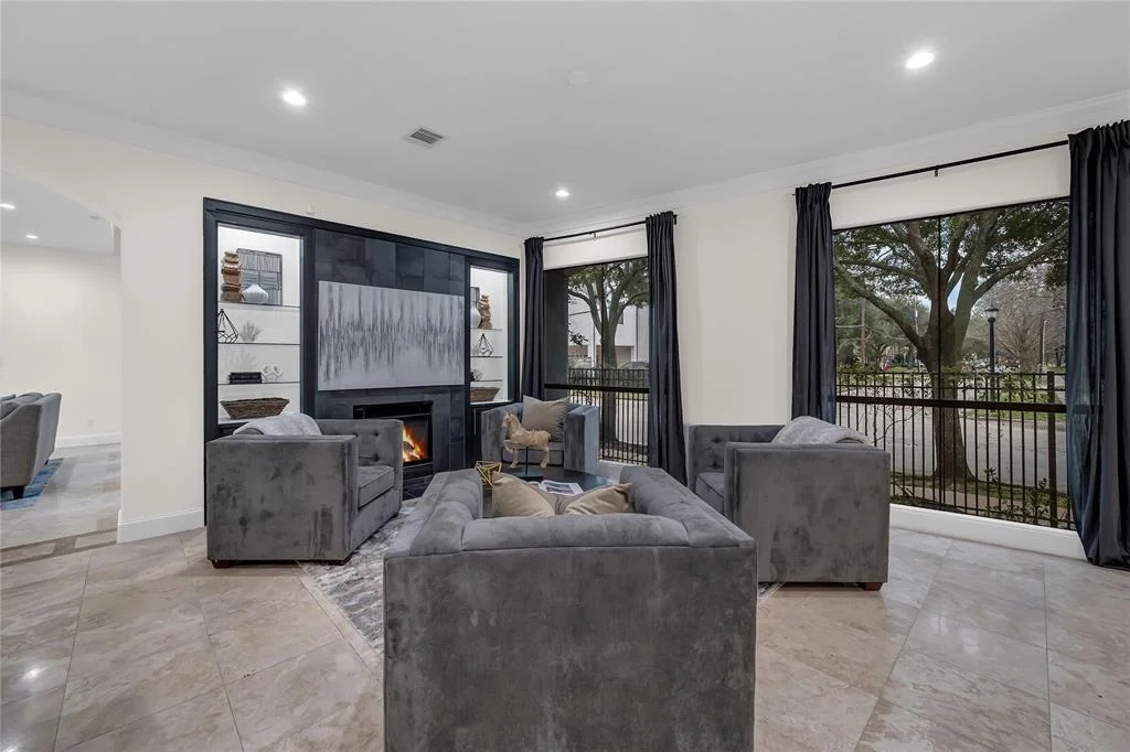 Photo of 3935 Riley Street