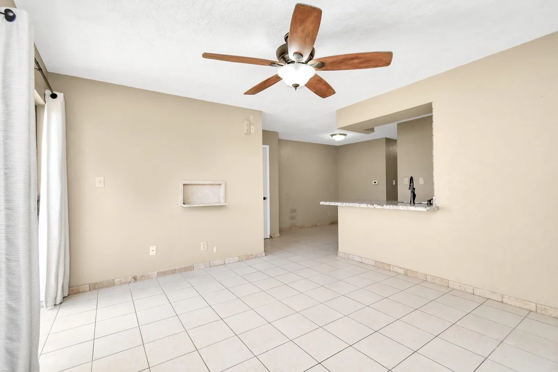 Photo of Unit 250D at 2501 Gulf Freeway