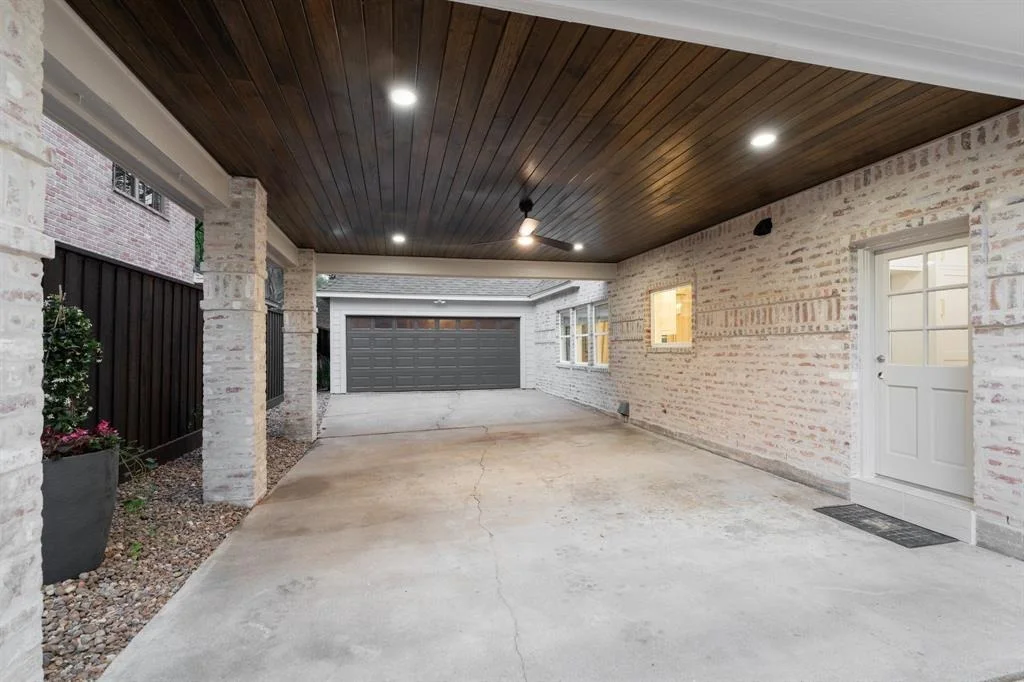 Photo of 407 Sandy Bluff