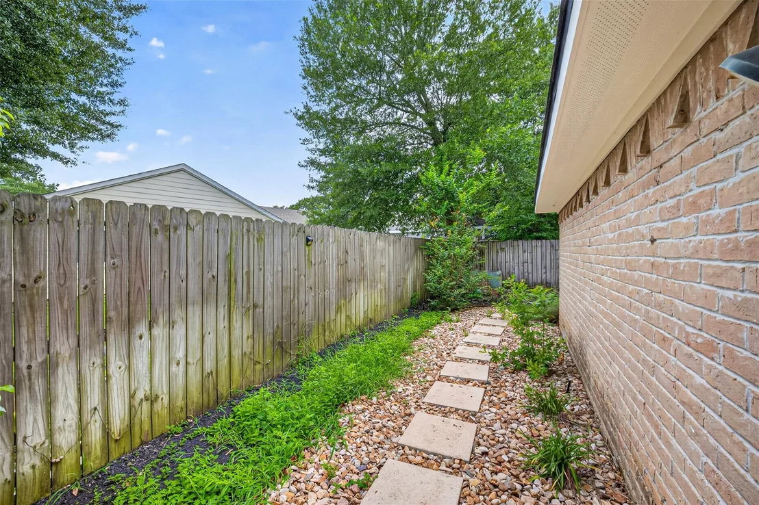 Photo of 7111 Halfpenny Road