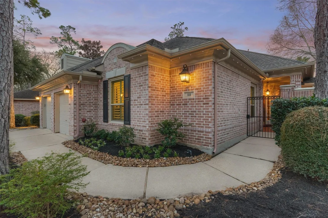 Photo of 111 S Castlegreen Circle