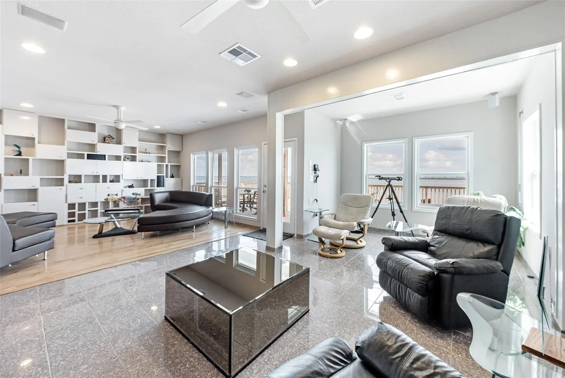Photo of 1334 Outrigger