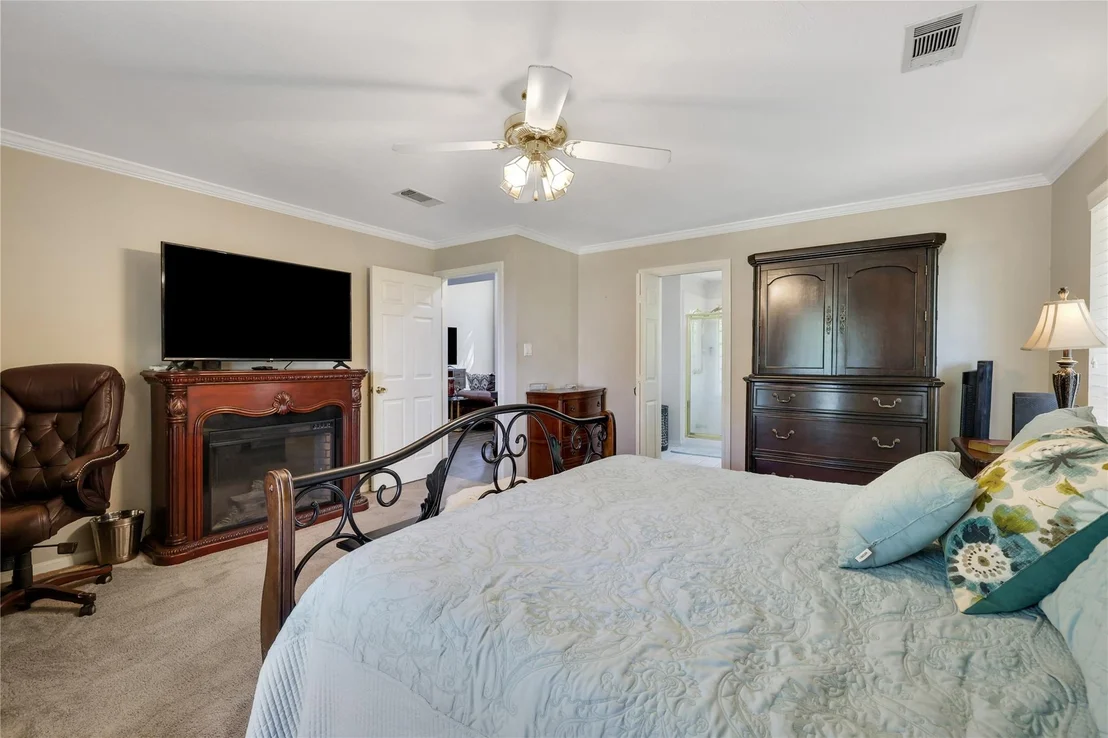 Photo of 220 Lake Oaks Boulevard