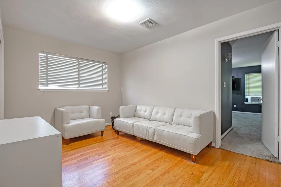 Photo of 1618 Bernie Avenue