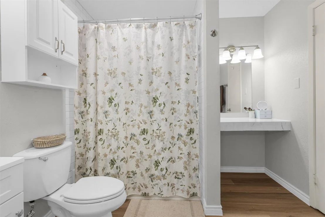 Photo of 8422 Oakhaven Road