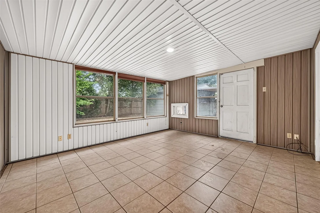 Photo of 9523 Riverside Lodge Drive