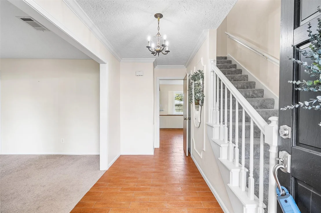 Photo of 723 Shadowbrook Drive