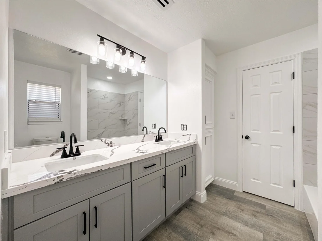 Photo of 406 Bluebird Lane