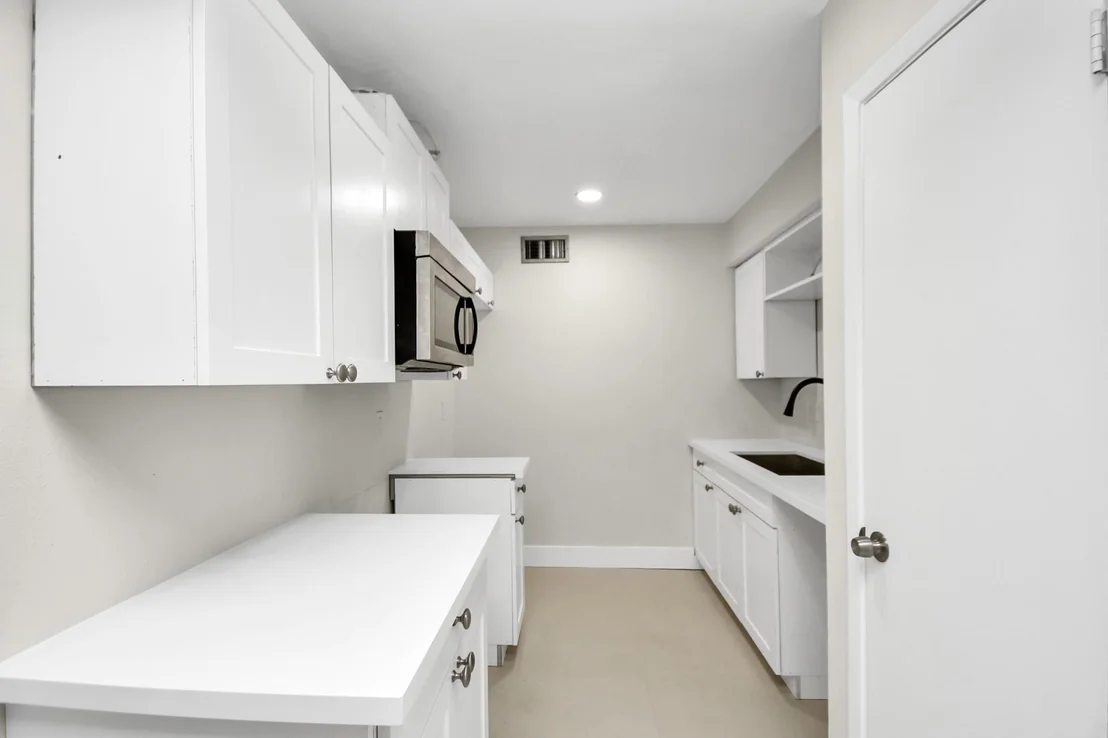 Photo of Unit 30 at 7575 Katy Freeway