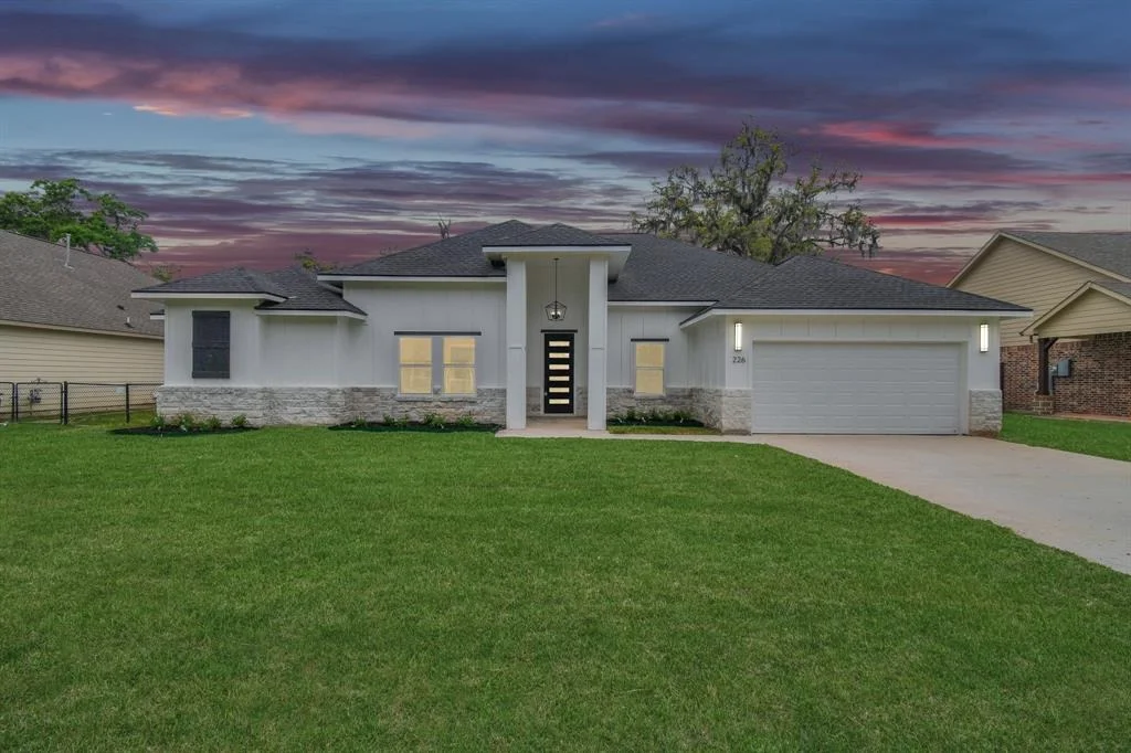 Photo of 226 Edgewater Drive