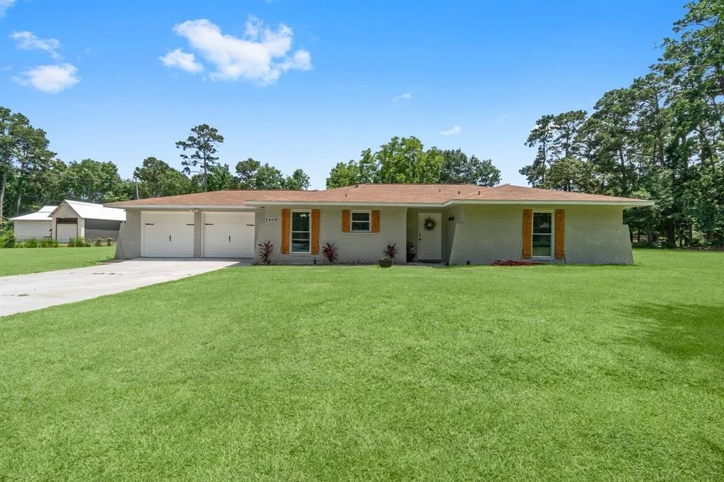 Photo of 2499 Centerline Road