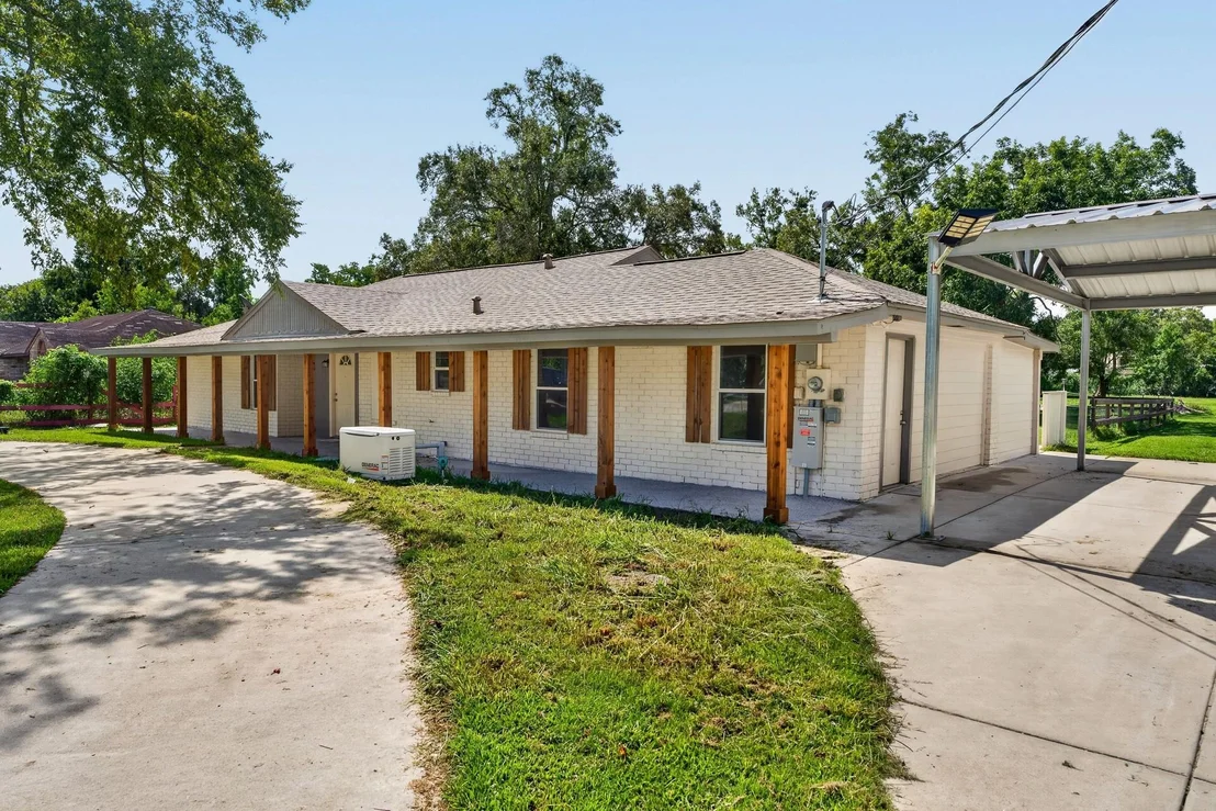 Photo of 1718 County Road 401