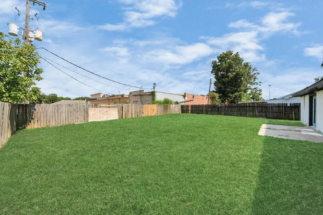 Photo of 916 Woods Drive