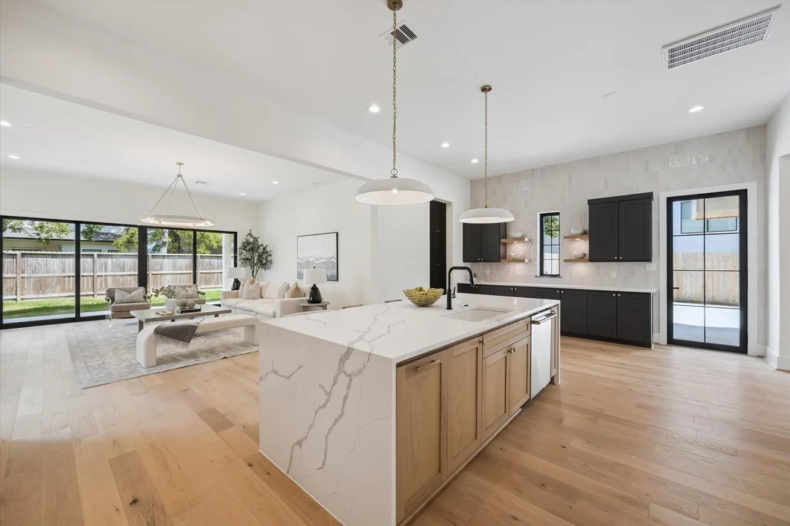 Photo of 938 Gardenia Drive