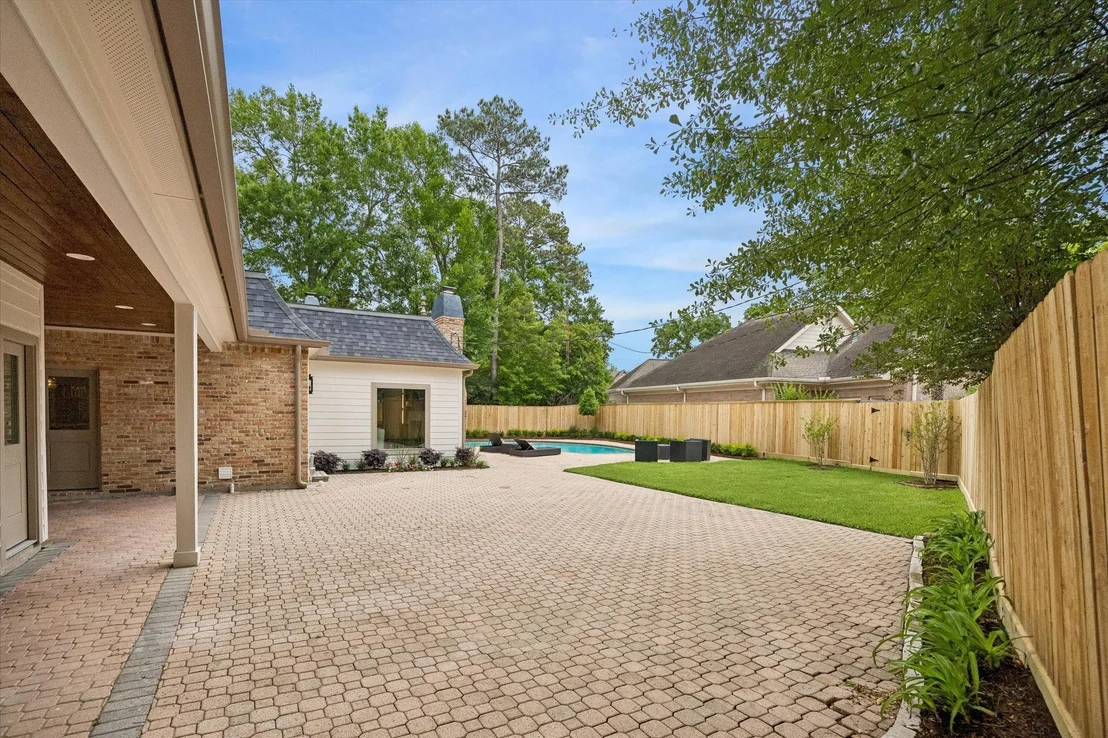 Photo of 620 Stoneleigh Drive