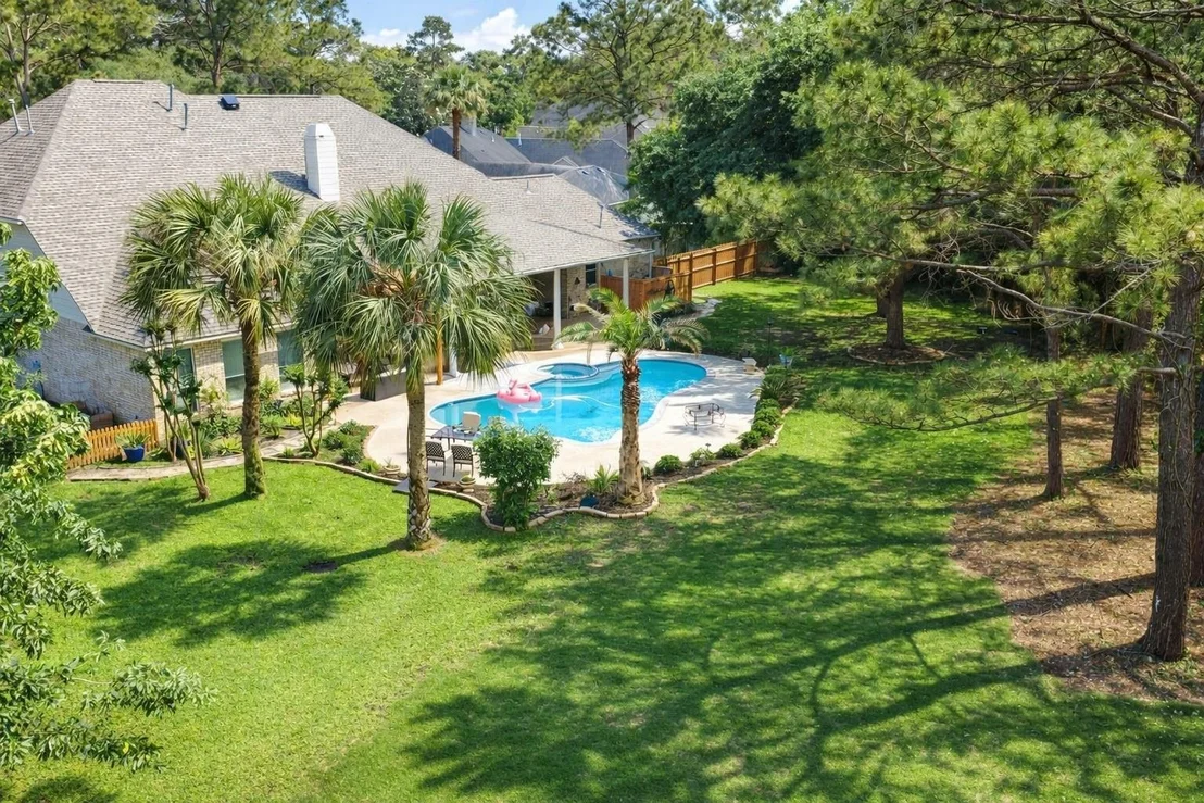 Photo of 16019 Roseview Lane
