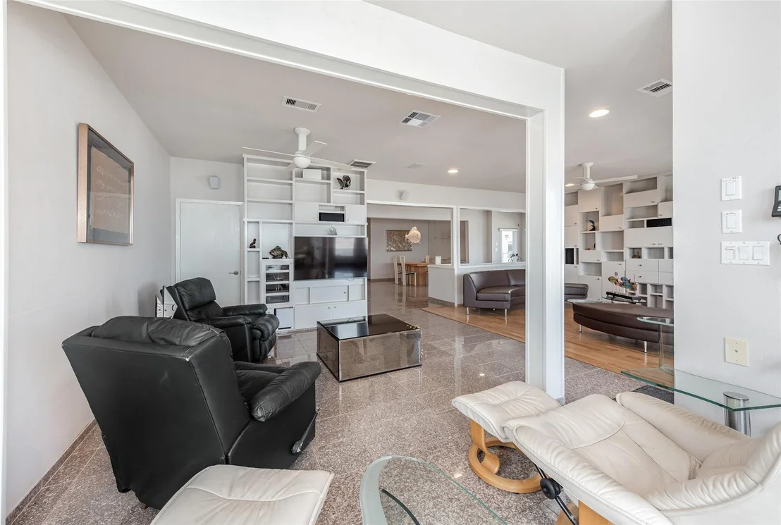 Photo of 1334 Outrigger