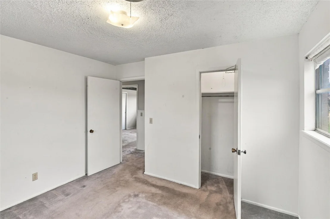 Photo of 802 Ridgelea Drive