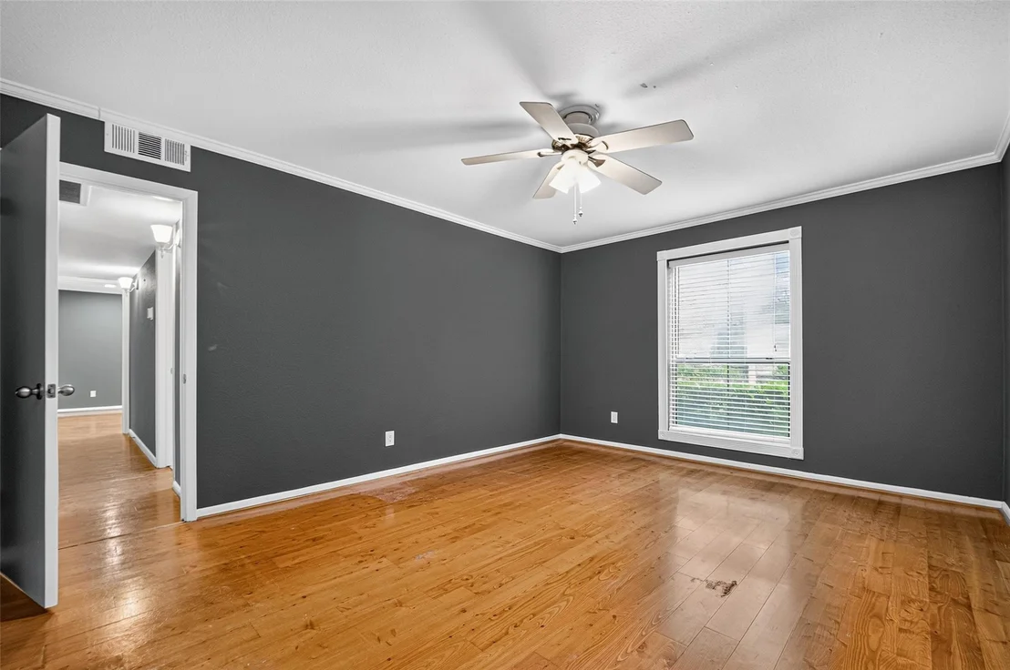 Photo of Unit 18 at 7575 Katy Freeway