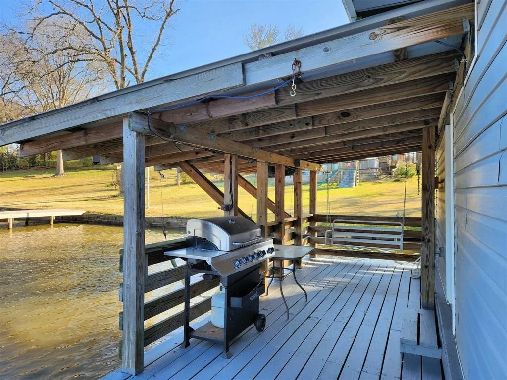 Photo of 15490 Lakeside Drive