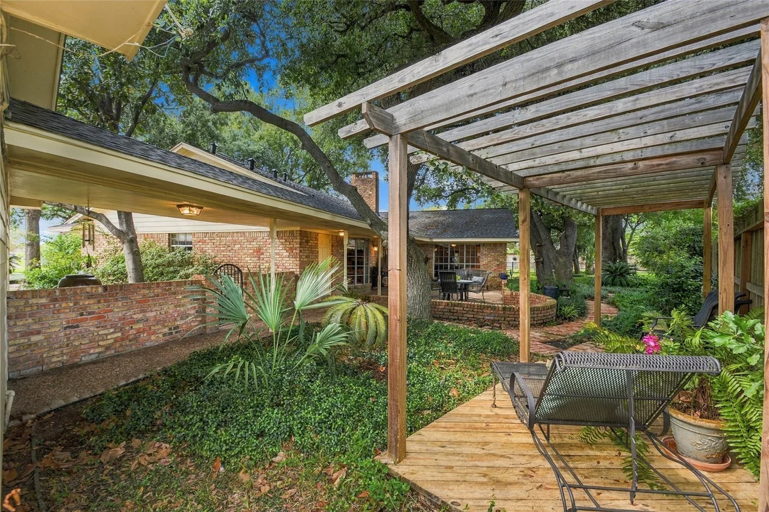 Photo of 203 Ballantrae Lane