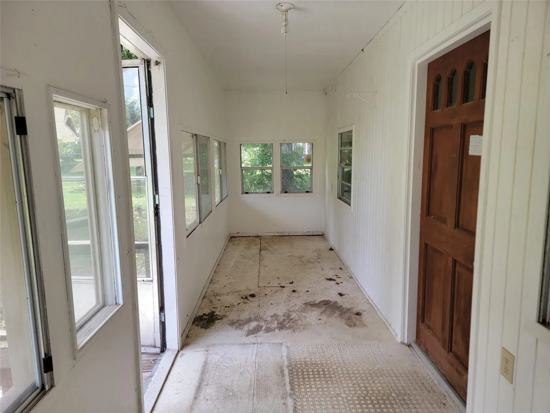 Photo of 156 White Oak Circle