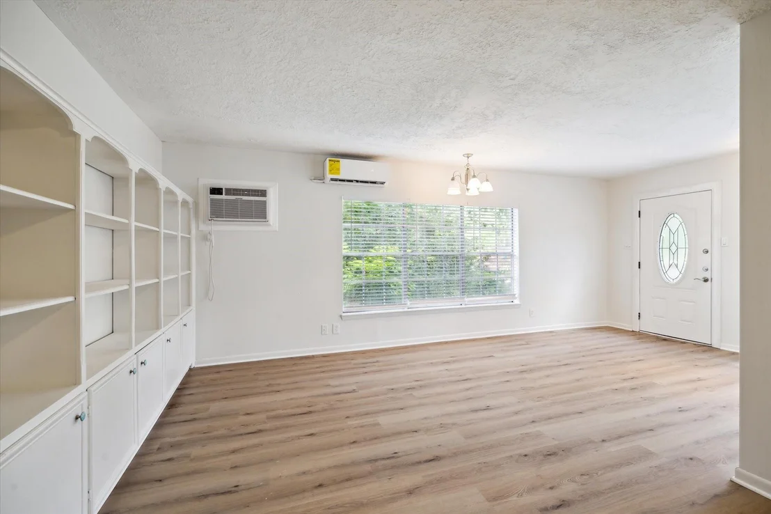 Photo of 25402 Lynbriar Lane