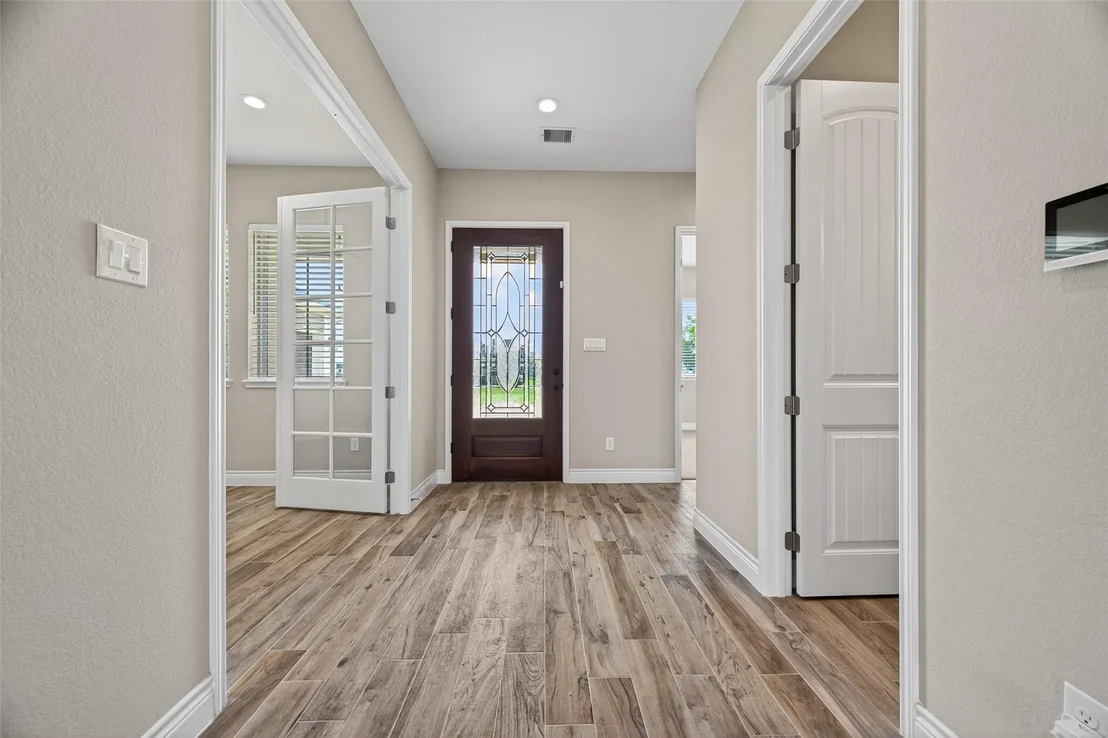 Photo of 803 Lily Lane