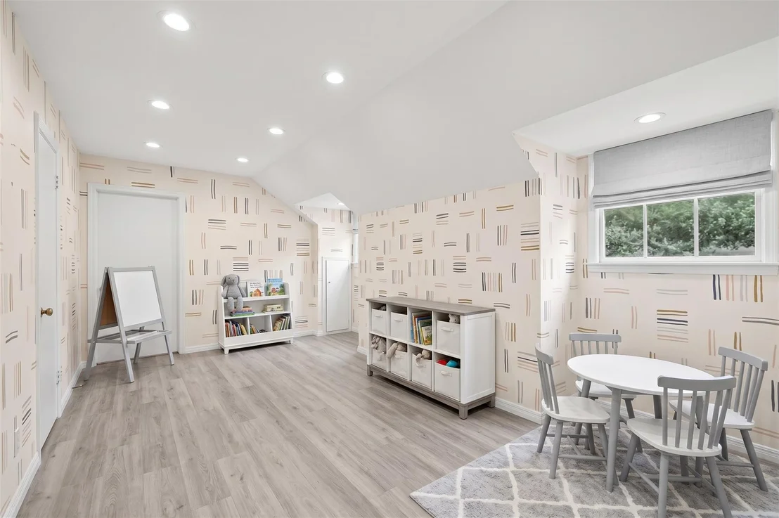 Photo of 7827 Meadowbriar Lane