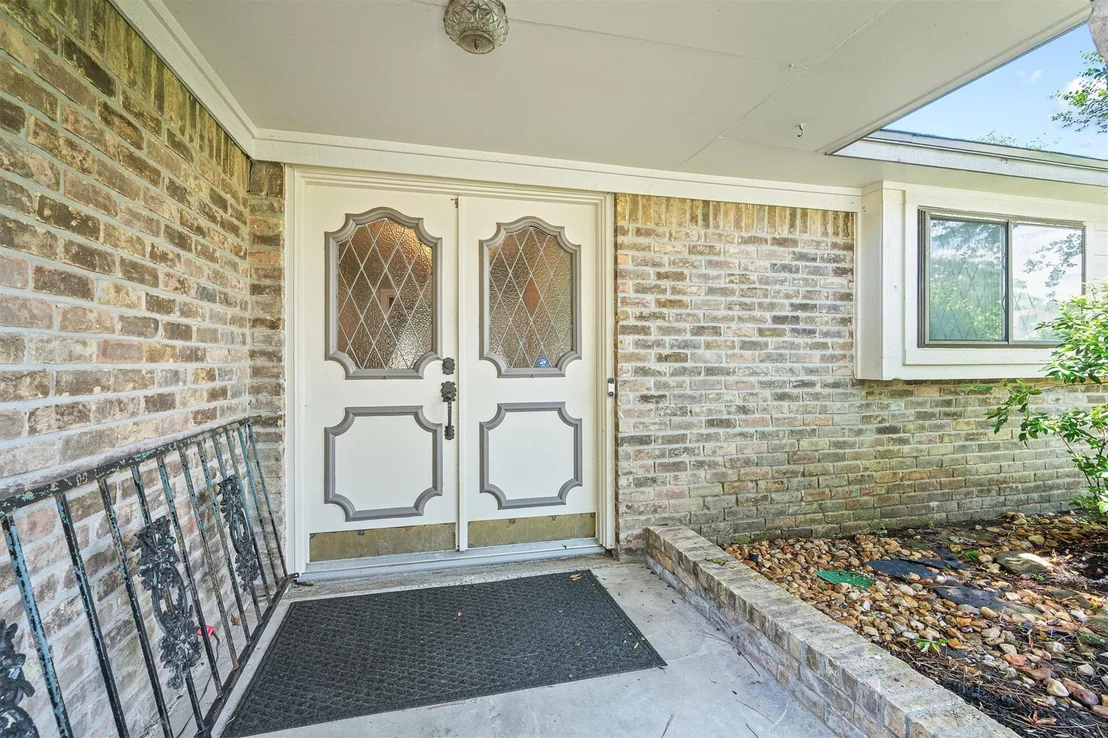 Photo of 826 N Rivershire Drive