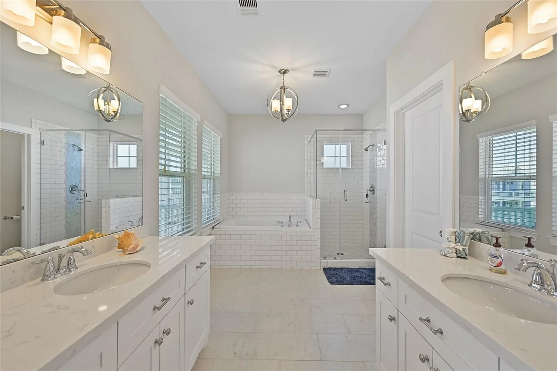Photo of 3827 Neptune