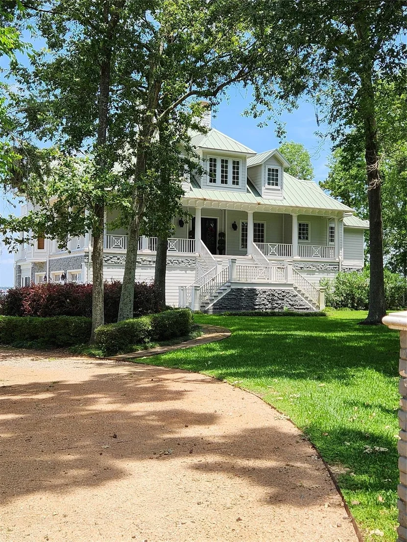 Photo of 3739 Shore Shadows Drive