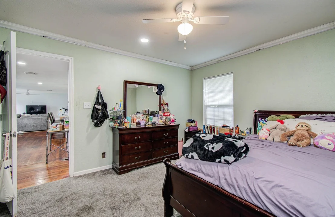 Photo of 6827 Kingsway Drive