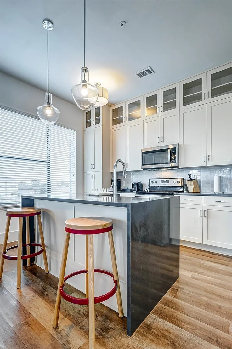 Photo of Unit 607 at 1508 Blodgett Street