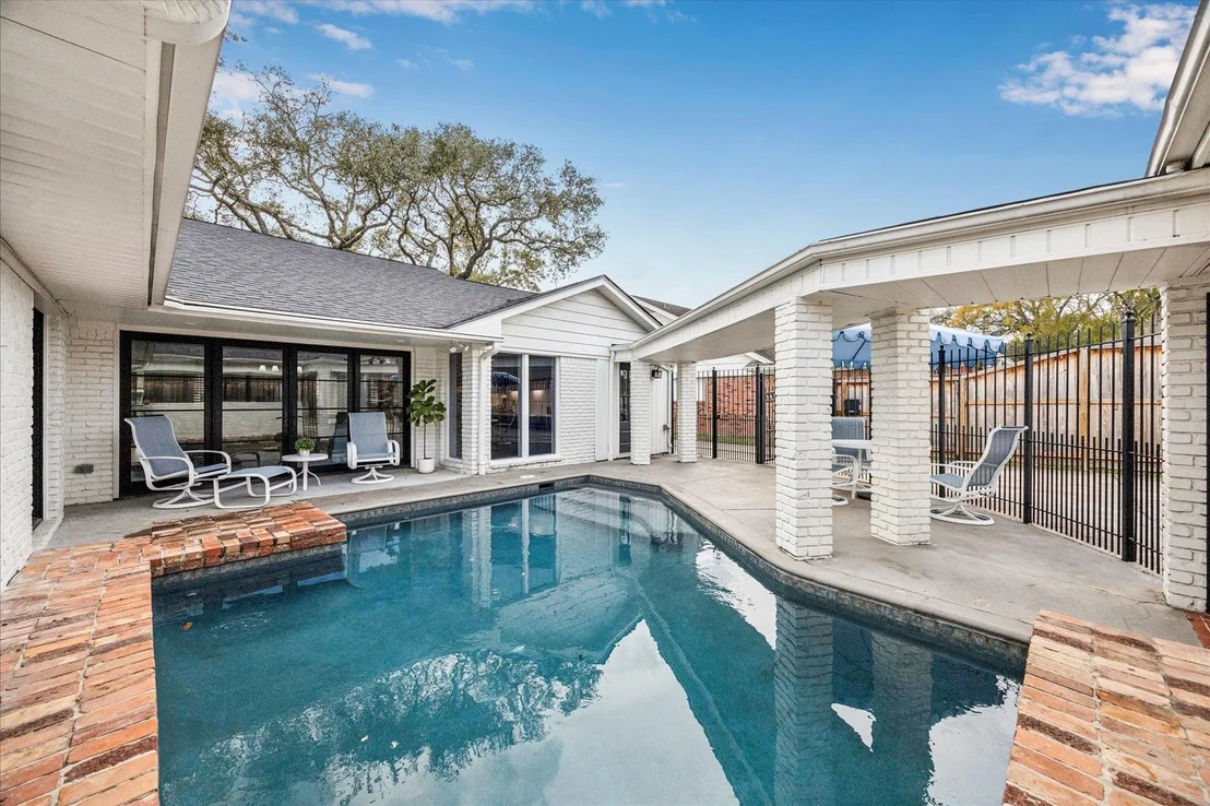 Photo of 7906 Meadowbriar Lane
