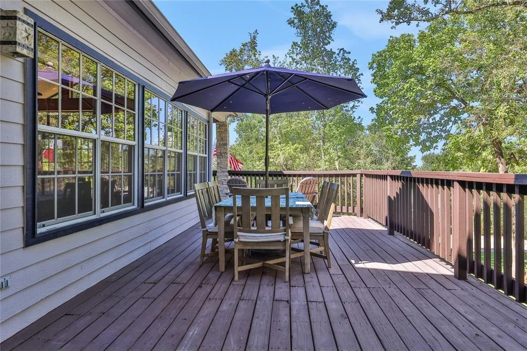 Photo of 120 Lake Oaks Boulevard