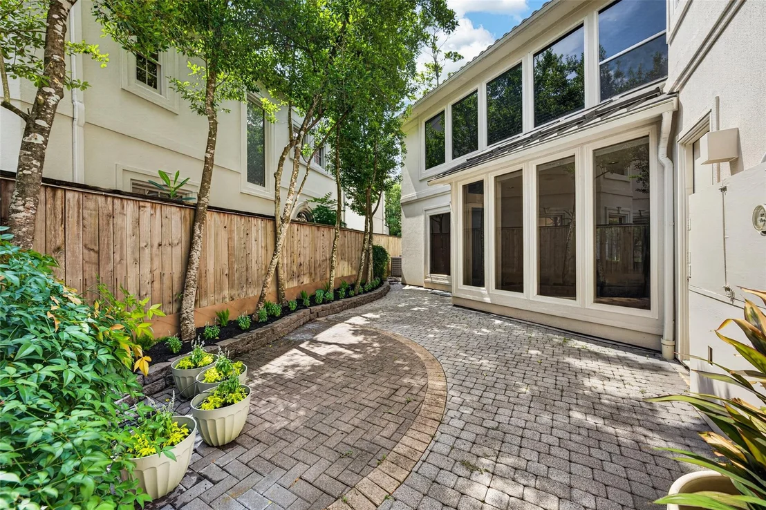 Photo of 2 W Terrace Drive