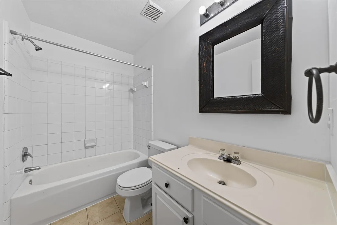 Photo of 130 S Walden Elms Circle
