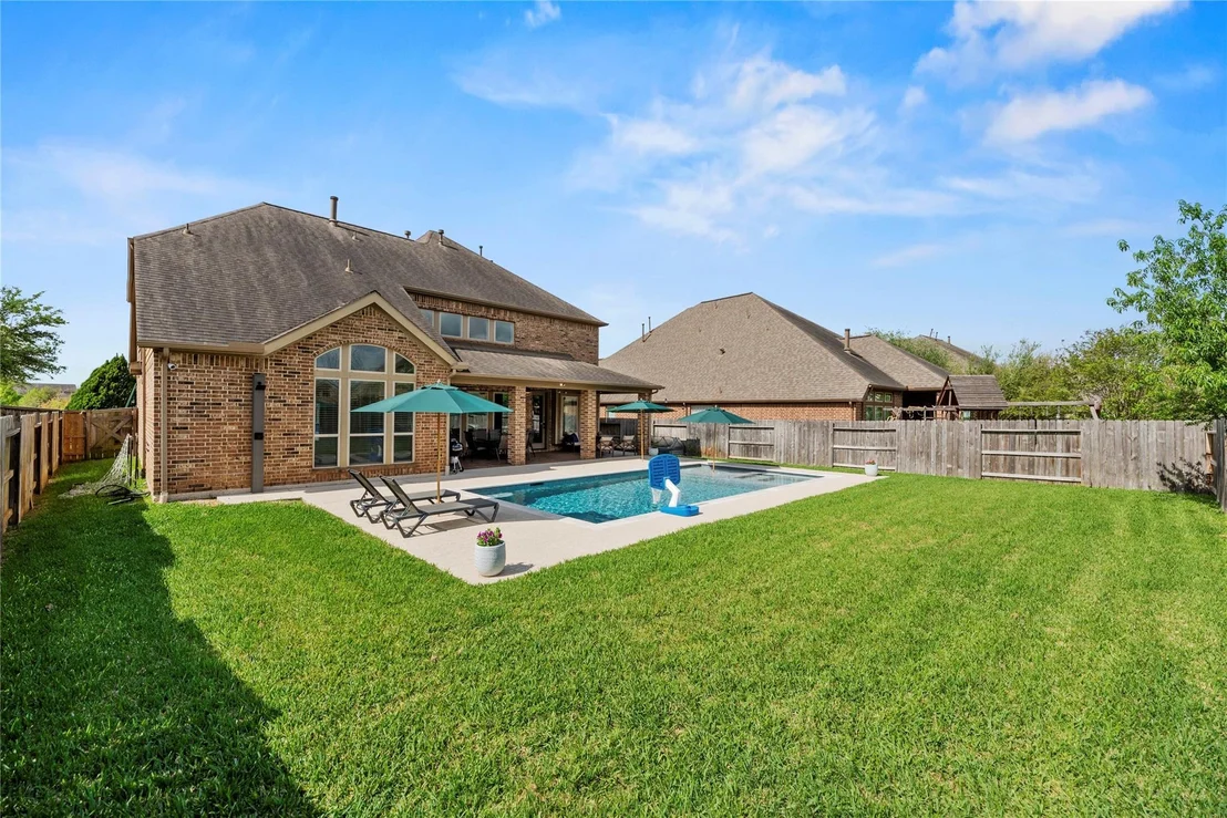 Photo of 18702 Town Bluff Drive