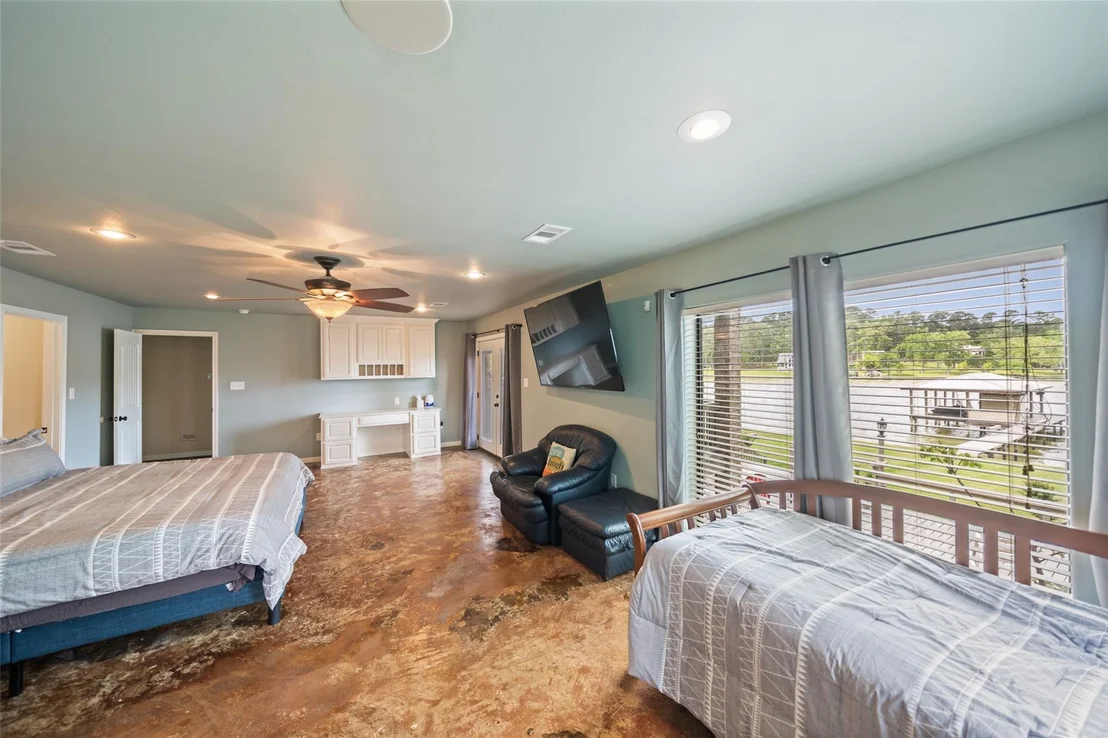 Photo of 121 Holiday Lane