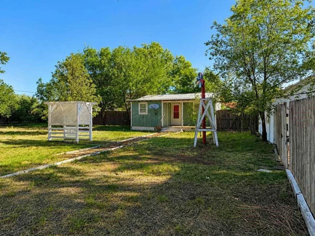 Photo of 108 W 9th Street