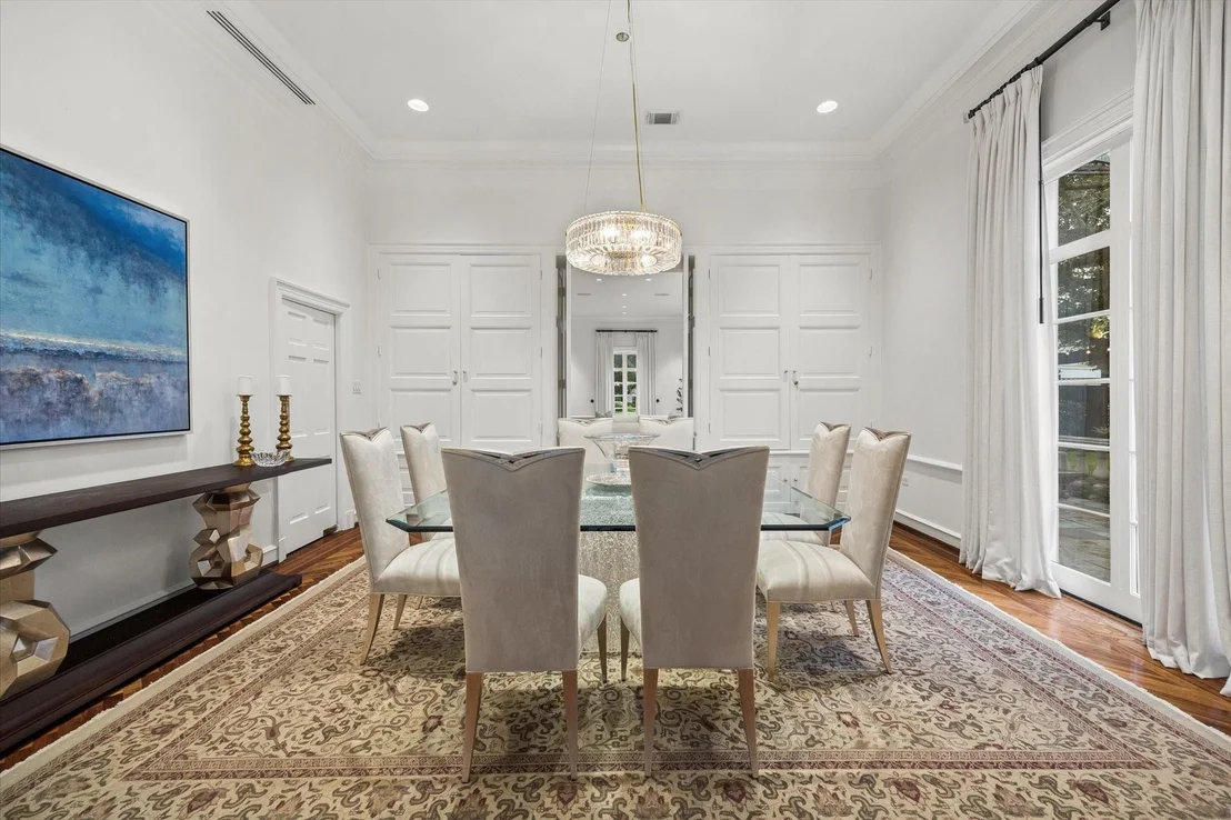 Photo of 20 Sunset Boulevard