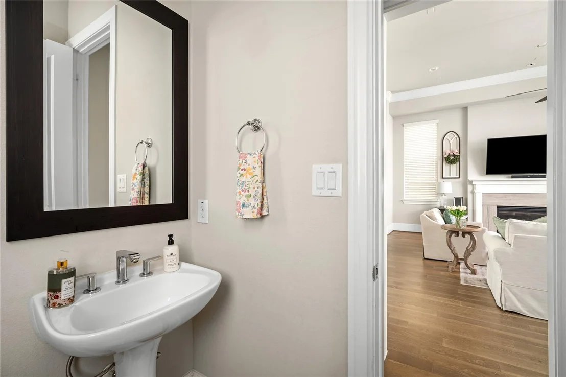 Photo of 8668 Emnora Lane