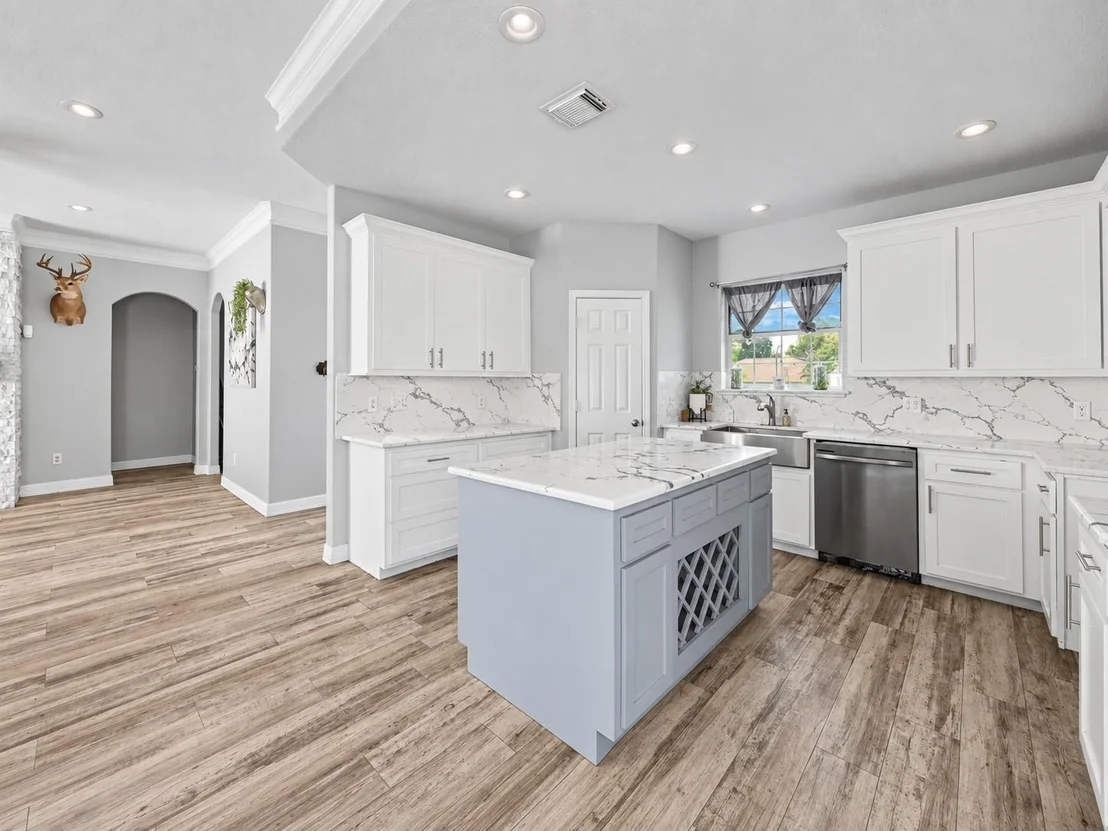 Photo of 5110 Lakeshore Drive