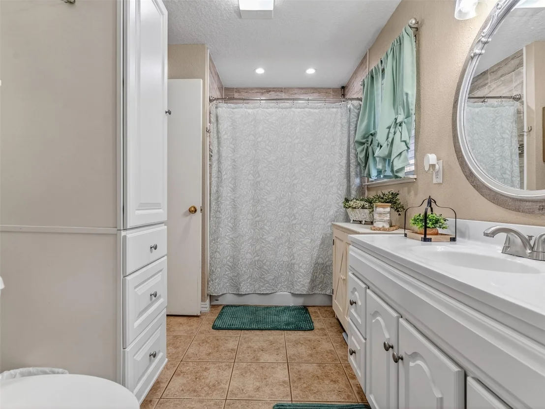 Photo of 1348 Gifford Road