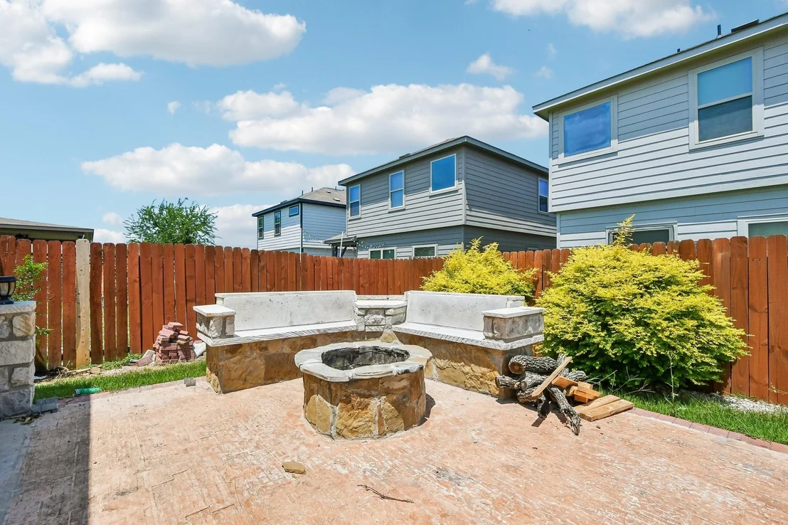 Photo of 128 Robertson Lane