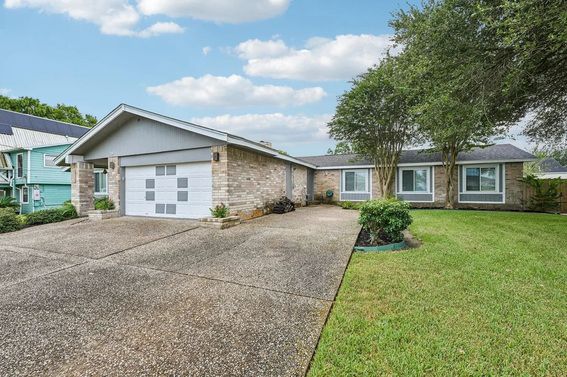 Photo of 2535 Cliff Drive