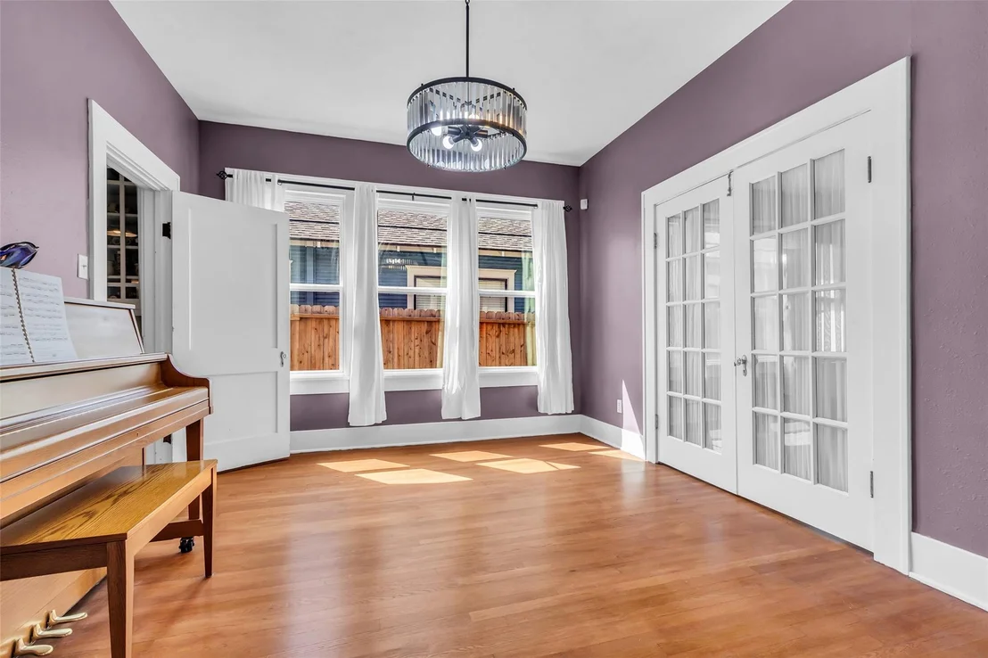 Photo of 2519 White Oak Drive