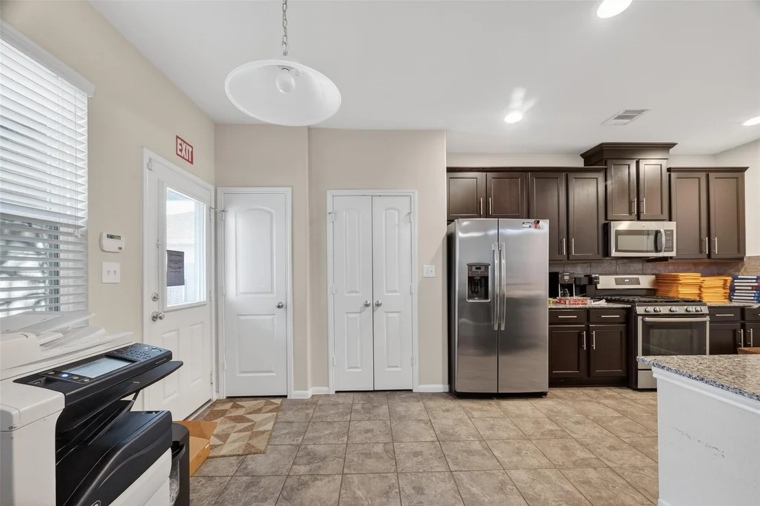 Photo of 7115 Pavilion Drive