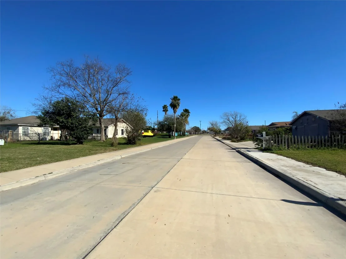 Photo of 1736 Lynn Lane